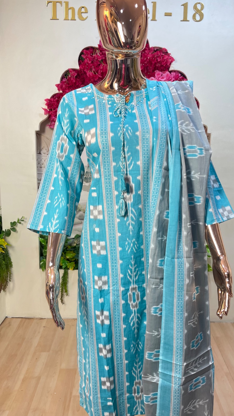 Blue cotton kurti set angle 3