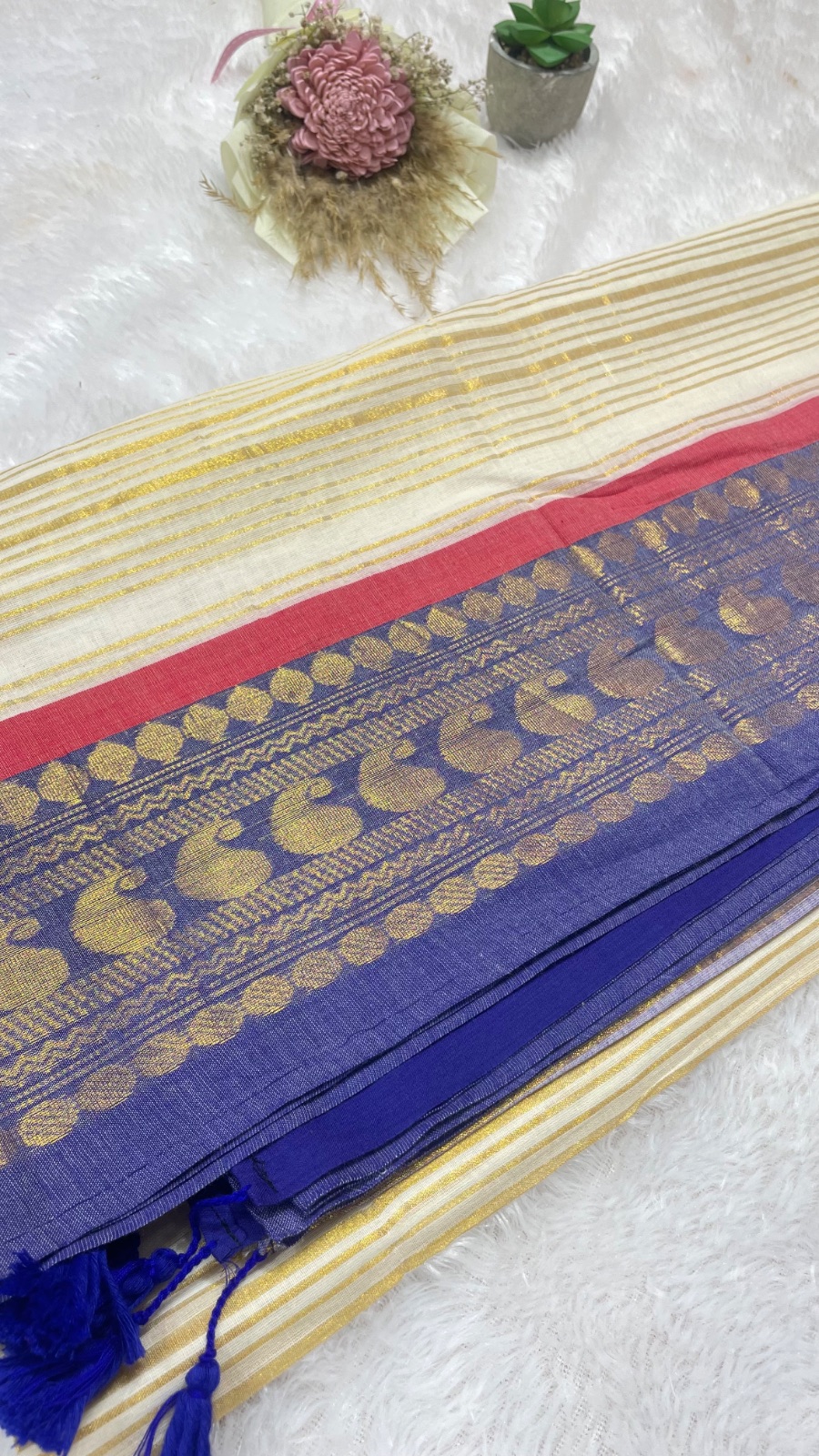 Ivory with ink blue border cotton saree angle 6