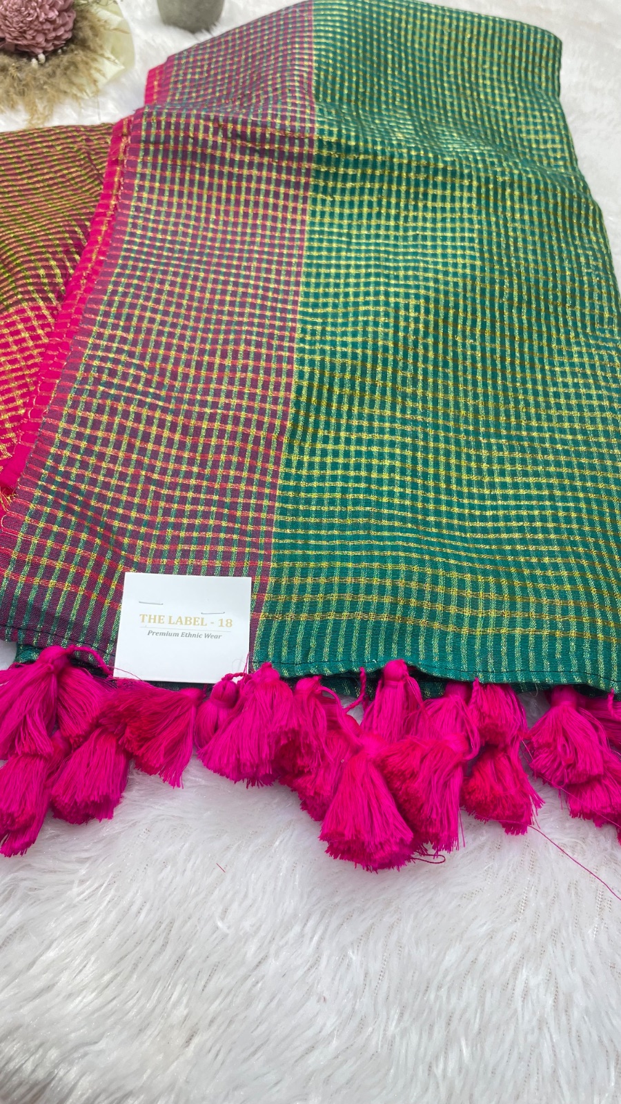 Small checks cotton saree angle 3