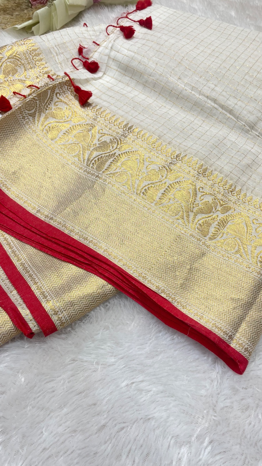 White strips cotton saree angle 2