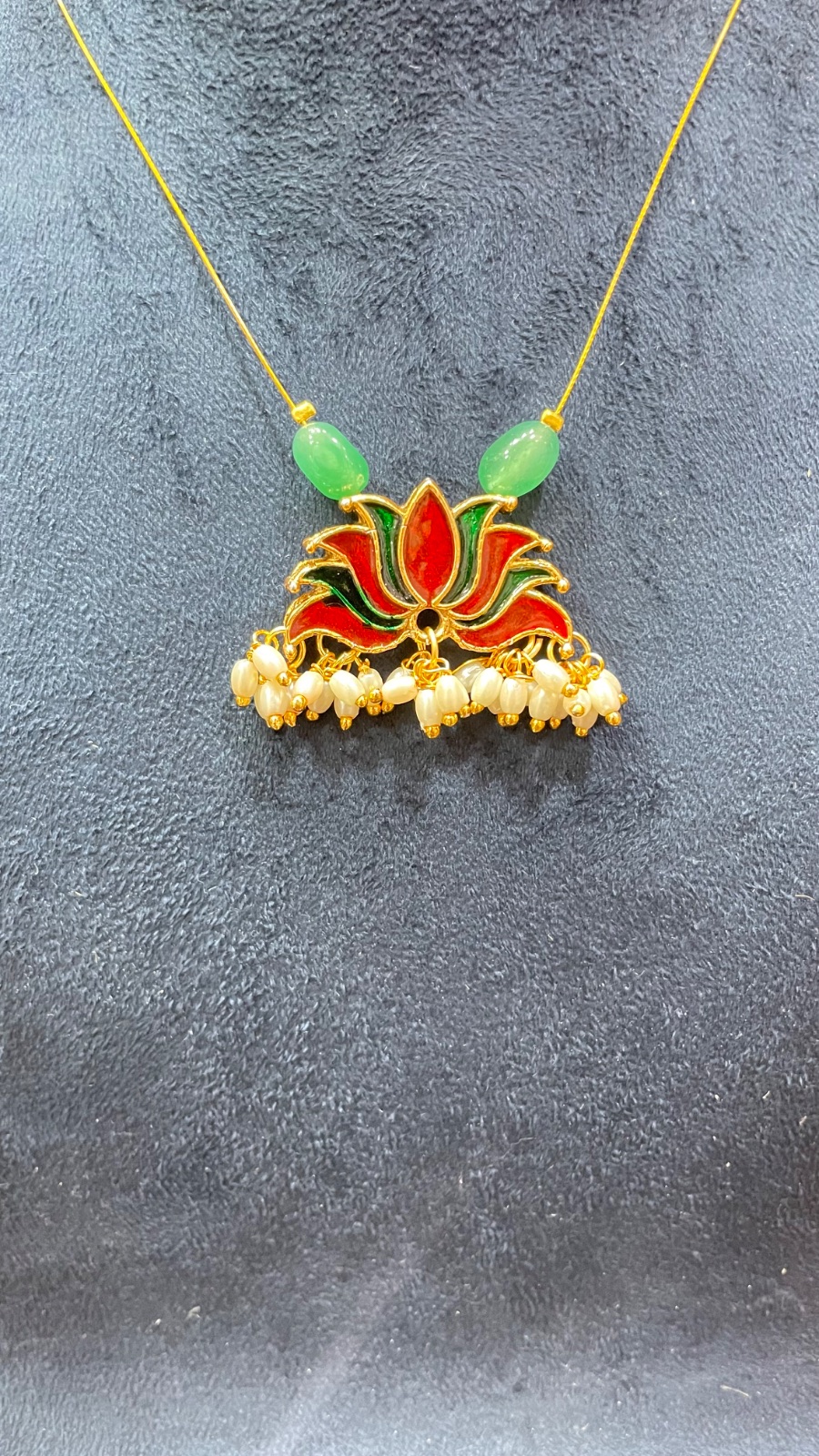 Invisible chain with beg lotus design angle 4