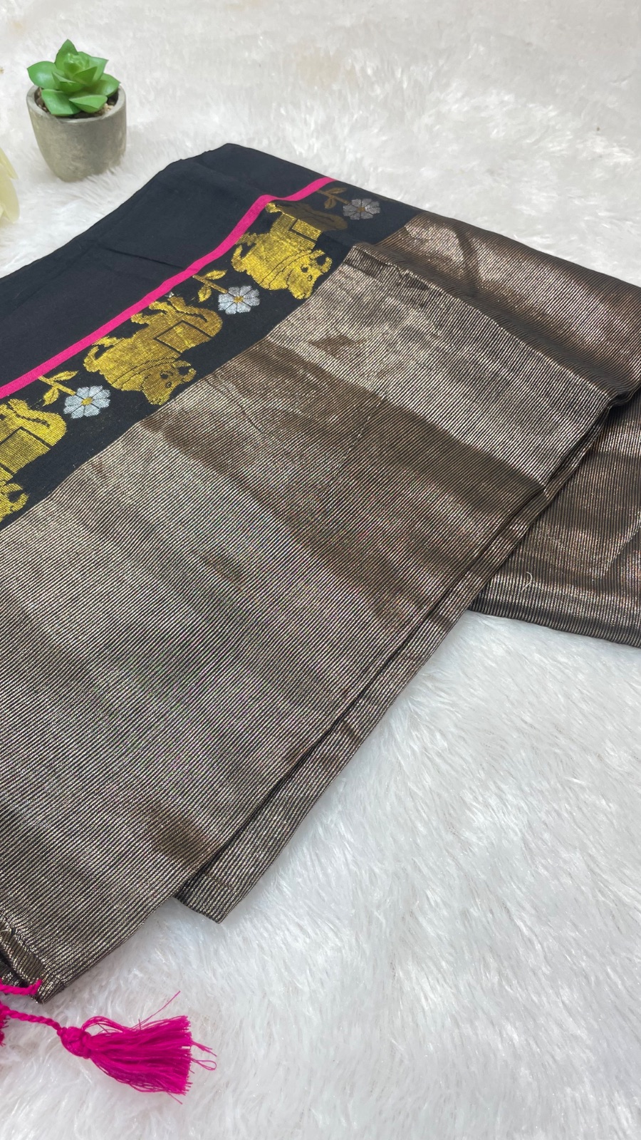Cow pattern cotton saree angle 2