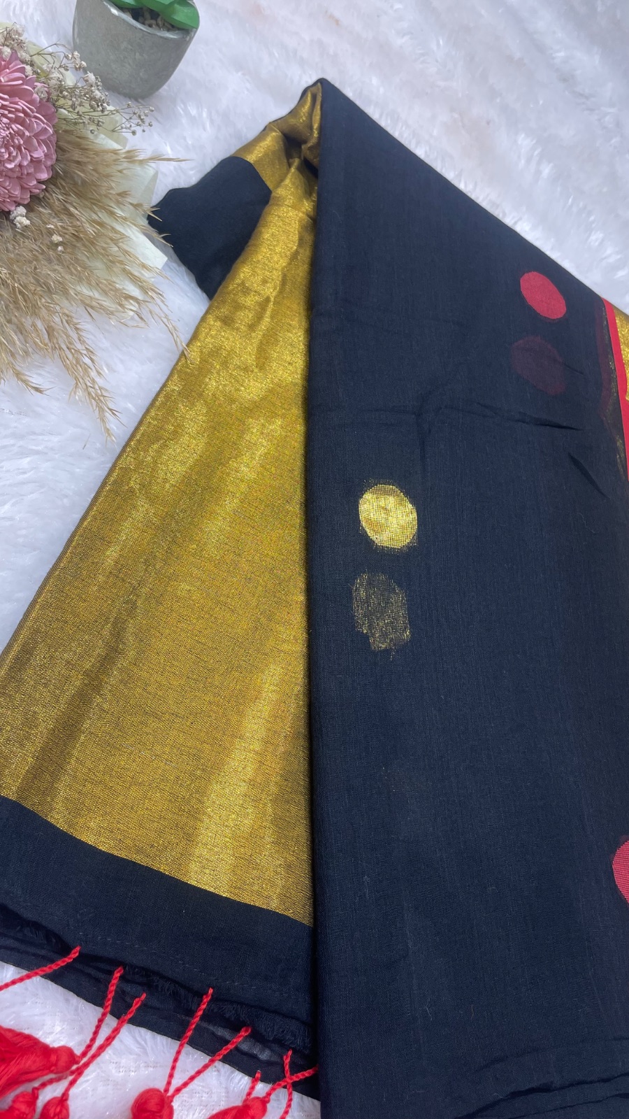 Gold border black saree angle 4
