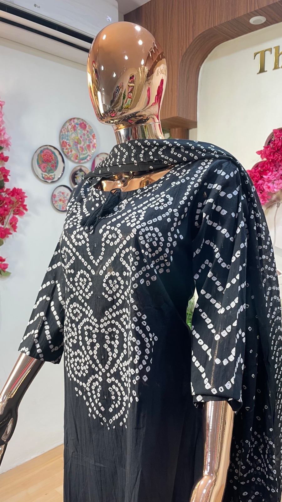 Black kurti set angle 4