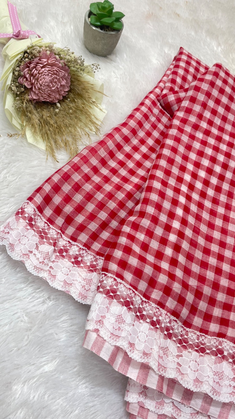 Medium checks cotton saree angle 2