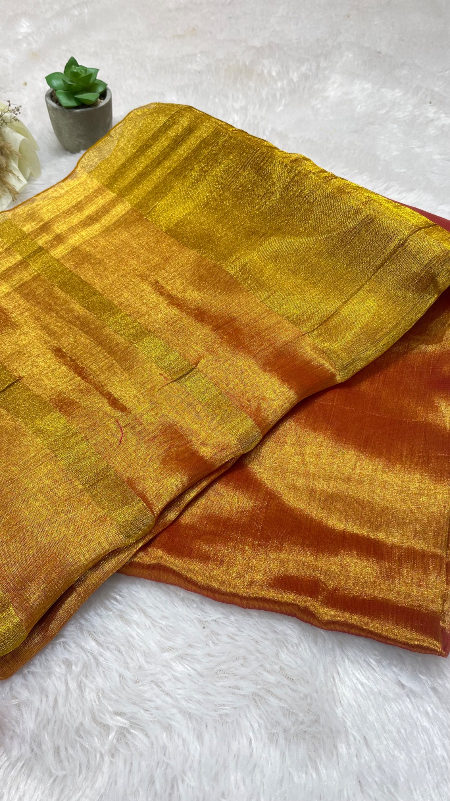 Golden sheen saree angle 3