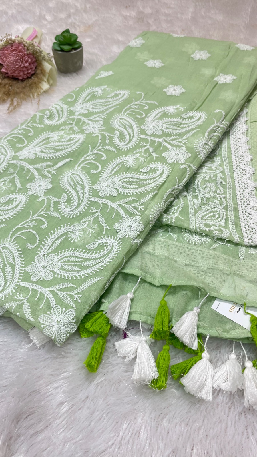 Chikankari saree angle 4