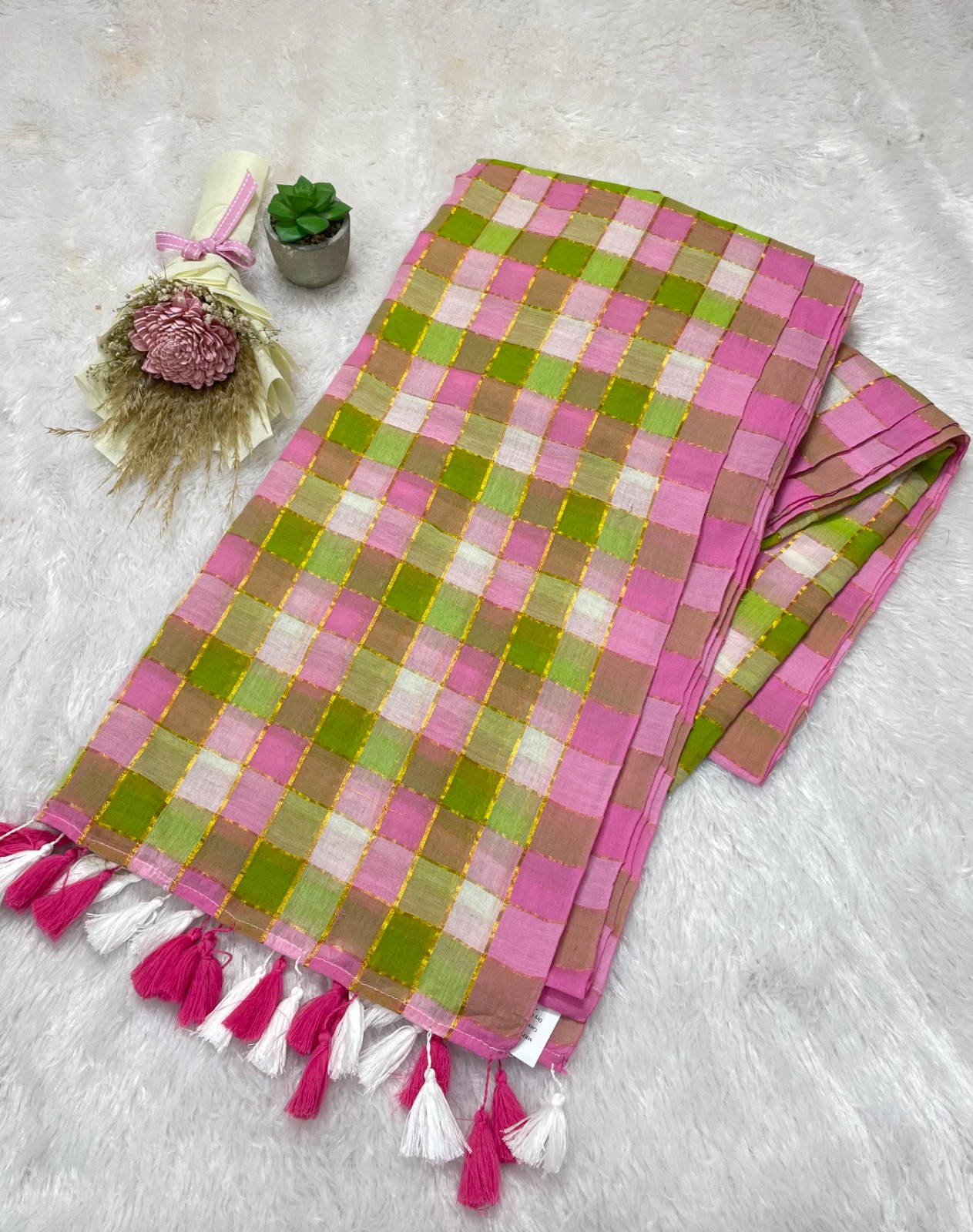 Pink Checks pattern saree