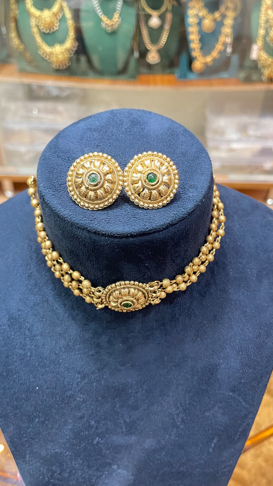 Beads choker