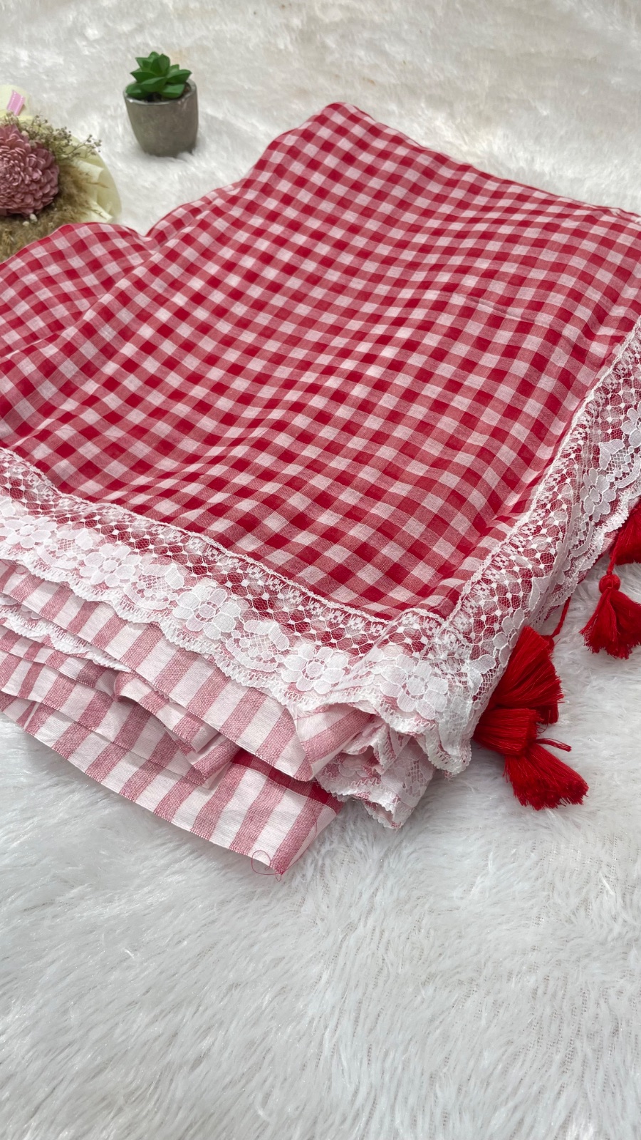 Medium checks cotton saree angle 4
