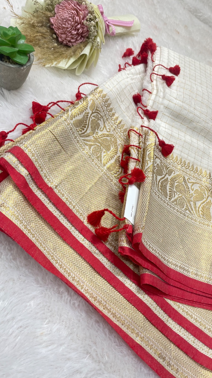 White strips cotton saree angle 3