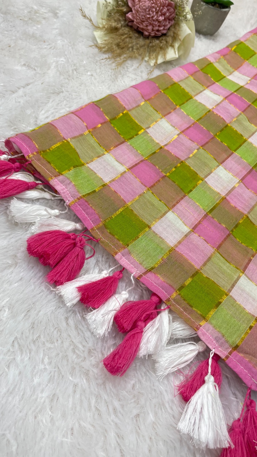 Pink Checks pattern saree angle 2