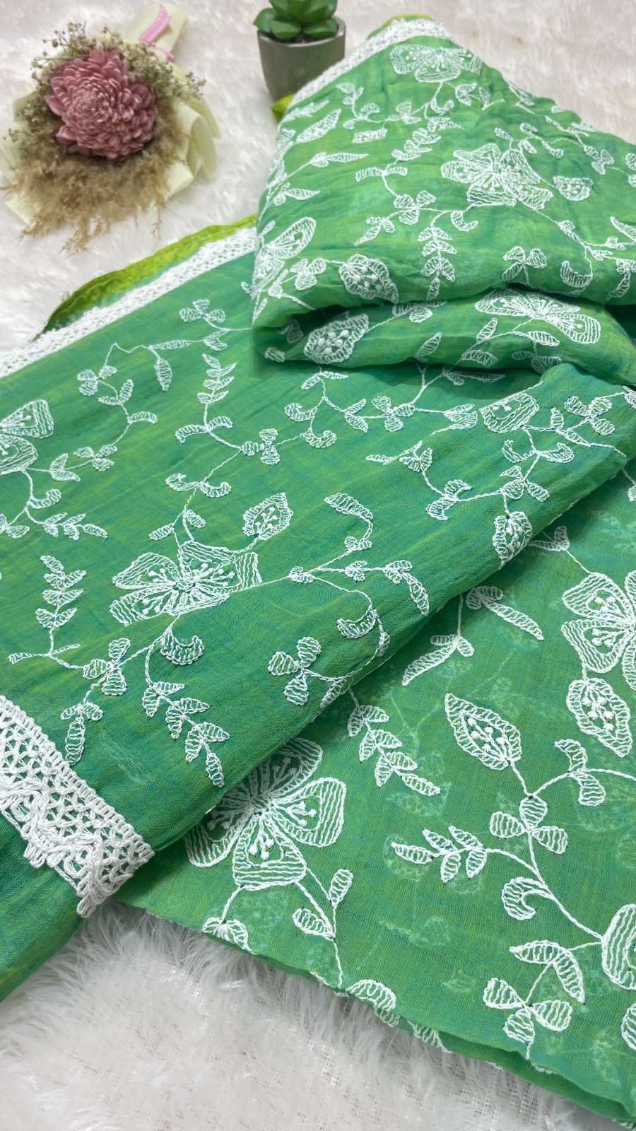 Chikankari saree angle 3