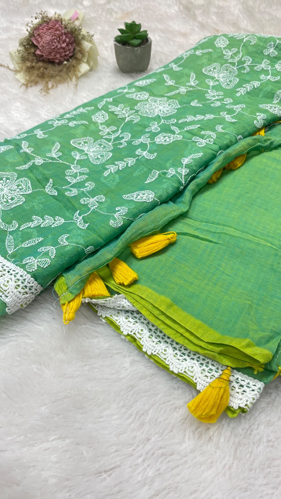 Chikankari saree angle 4