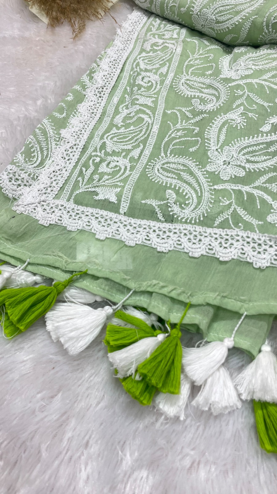 Chikankari saree angle 2
