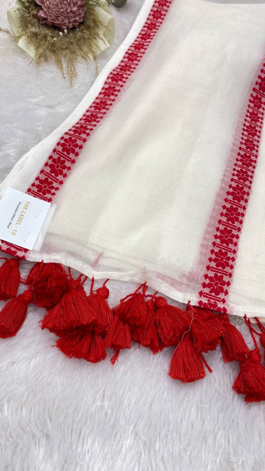 White cotton saree angle 4