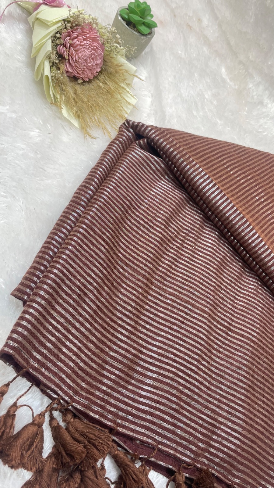 Brown cotton saree angle 3